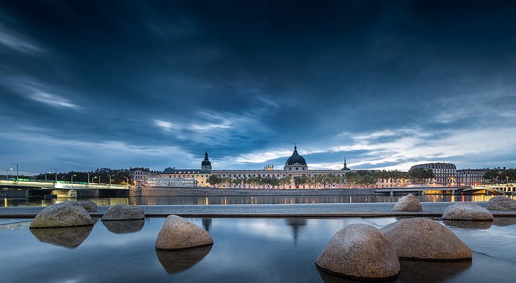 lione